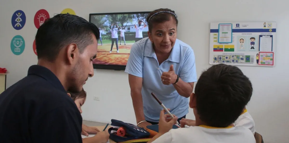 Gilda Alcívar anuncia plan nacional tras caída de Ecuador en resultados PISA