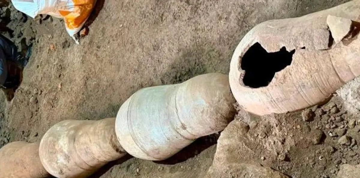 Vasijas coloniales aparecen durante la restauración del antiguo Hospital San Lázaro en Quito