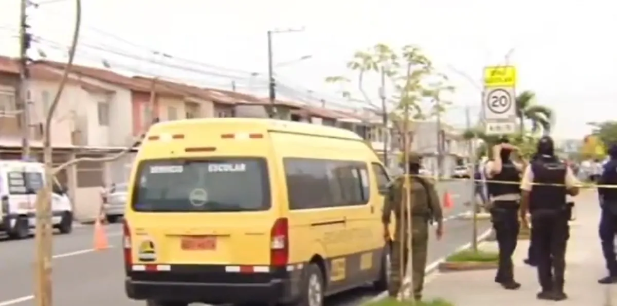 Ataque armado en Mucho Lote en Guayaquil deja una mujer asesinada dentro de un expreso escolar