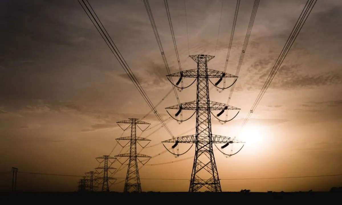 Ecuador otorga licencia ambiental a la línea eléctrica que conectará al país con Perú