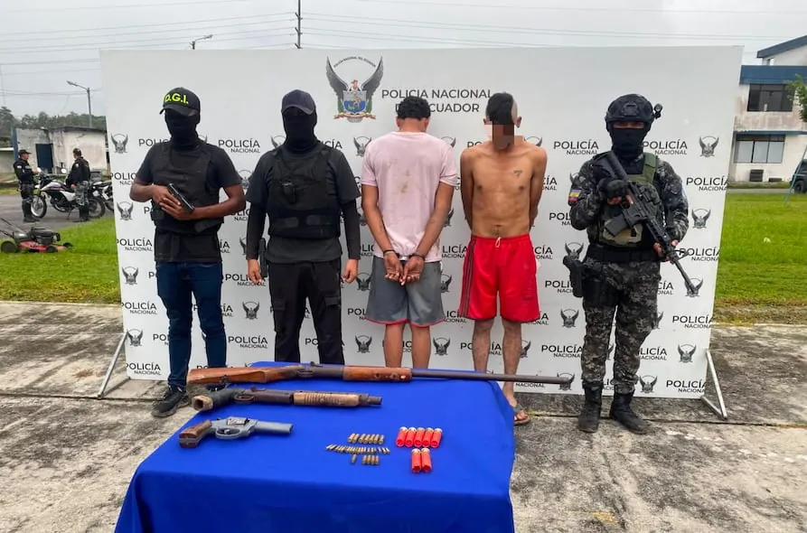 Dos policías resultaron heridos durante un operativo en zona de Quinindé: un adulto detenido y un adolescente aislado