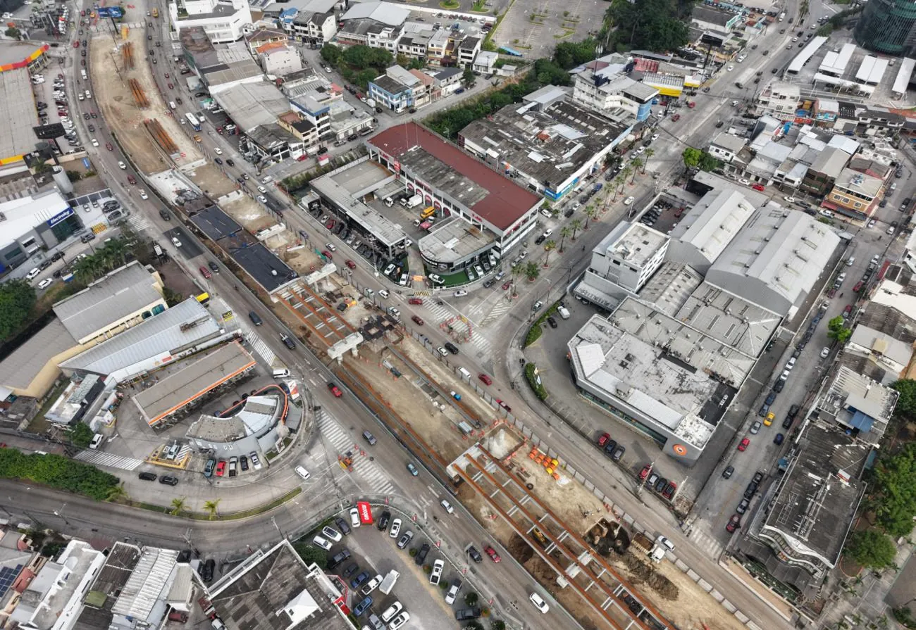 Cierre vial en la avenida Juan Tanca Marengo en Guayaquil por trabajos