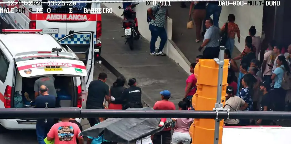 Accidente de tránsito entre un bus y un tráiler deja varios heridos en la vía E-25, en Los Ríos