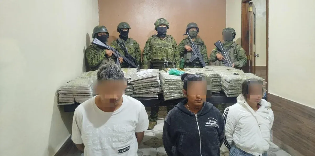 Los Lobos en Quito: capturan a alias Cacao y Jeymi con 140 planchas de marihuana