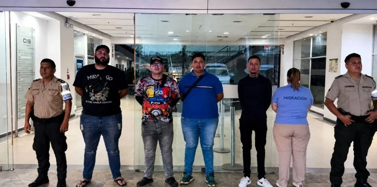 Ellos son los cuatro extranjeros deportados por burlarse de reformas a la Ley de Tránsito