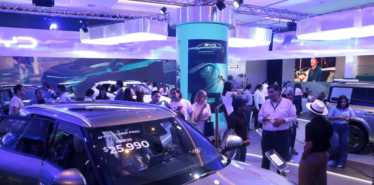 Ventas de vehículos rompen récord en Ecuador y los eléctricos crecen más de 500 % en agosto