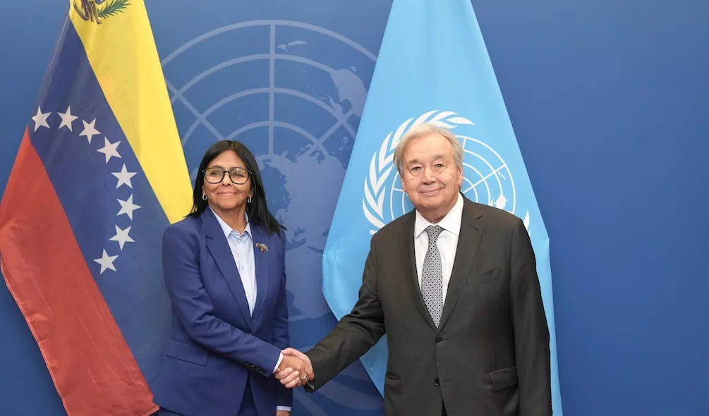 Delcy Rodríguez llega a Nueva York y busca “nuevas etapas” con el sistema financiero internacional