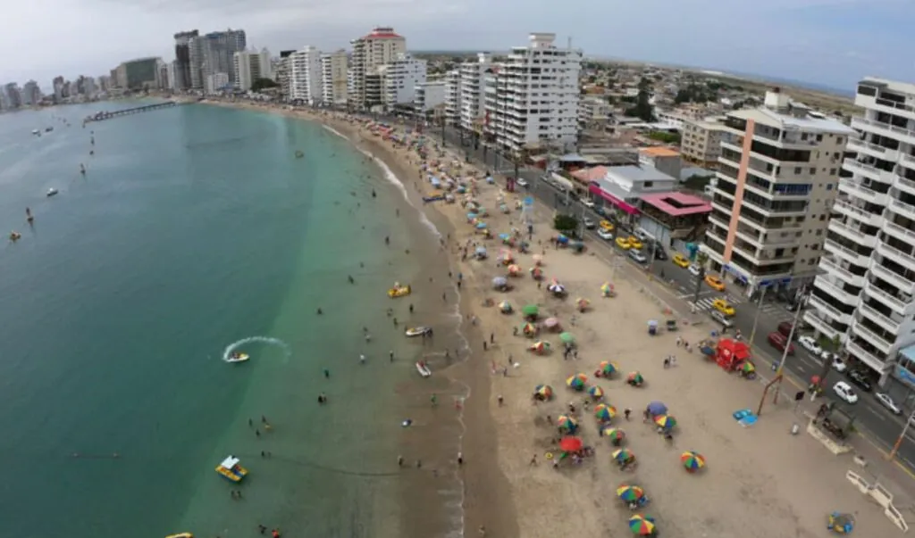 Ecuador reduce el IVA al 8% para el feriado de agosto