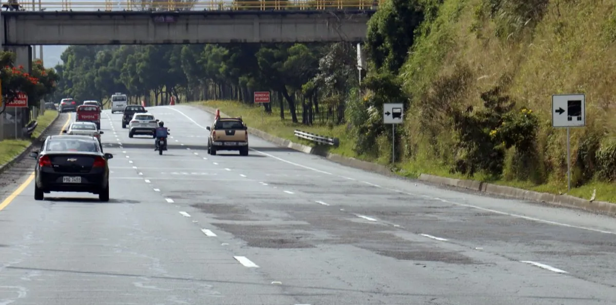 ¿Viaja por la Ruta Viva? Estos cambios habrá en la vía al aeropuerto de Quito desde el 15 de agosto