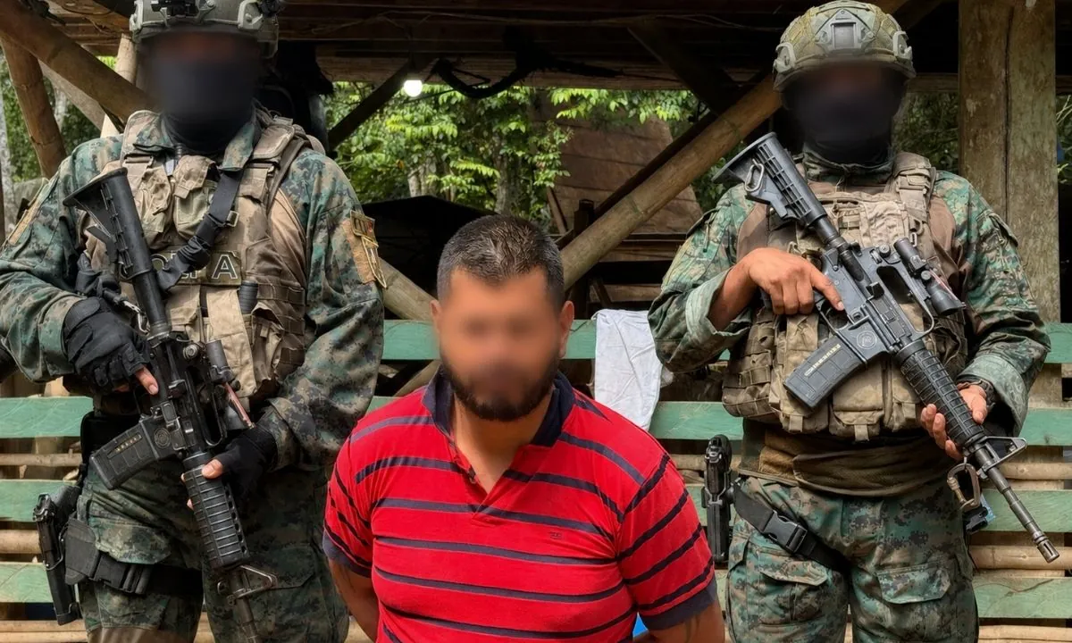 Ecuador deporta a nueve extranjeros y captura a presunto cabecilla de Los Chechenos