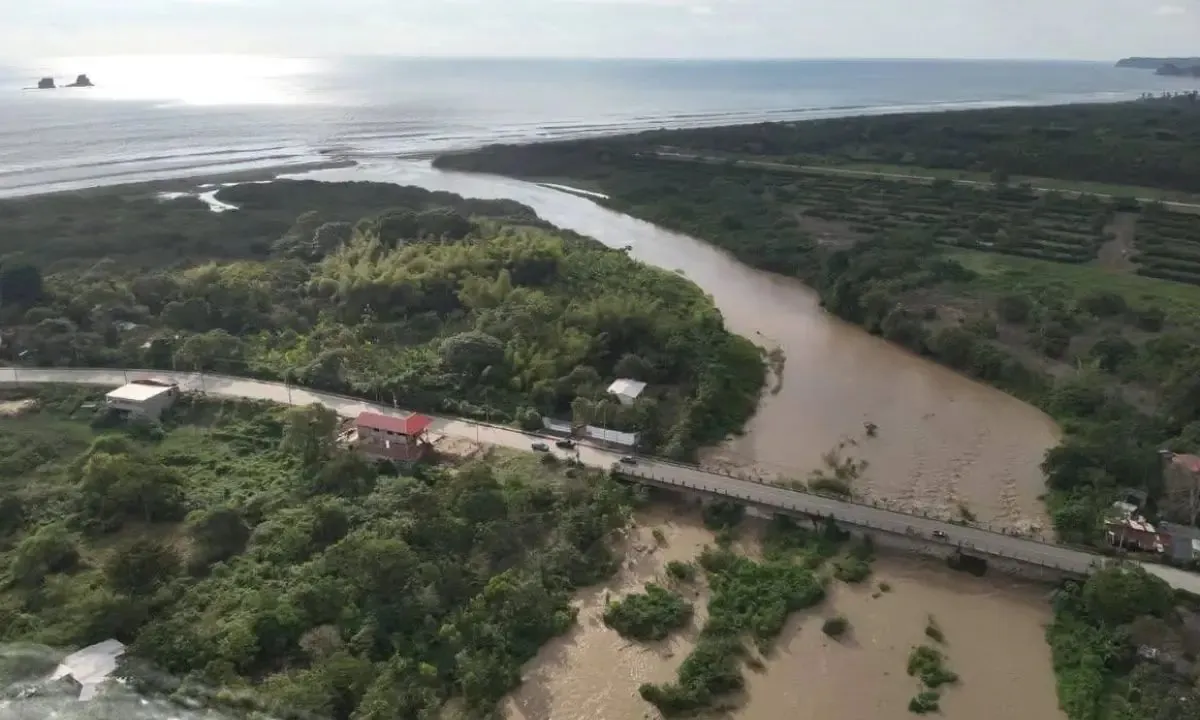 Puerto López, Esmeraldas y Balao registran inundaciones por desbordamiento de ríos en Ecuador