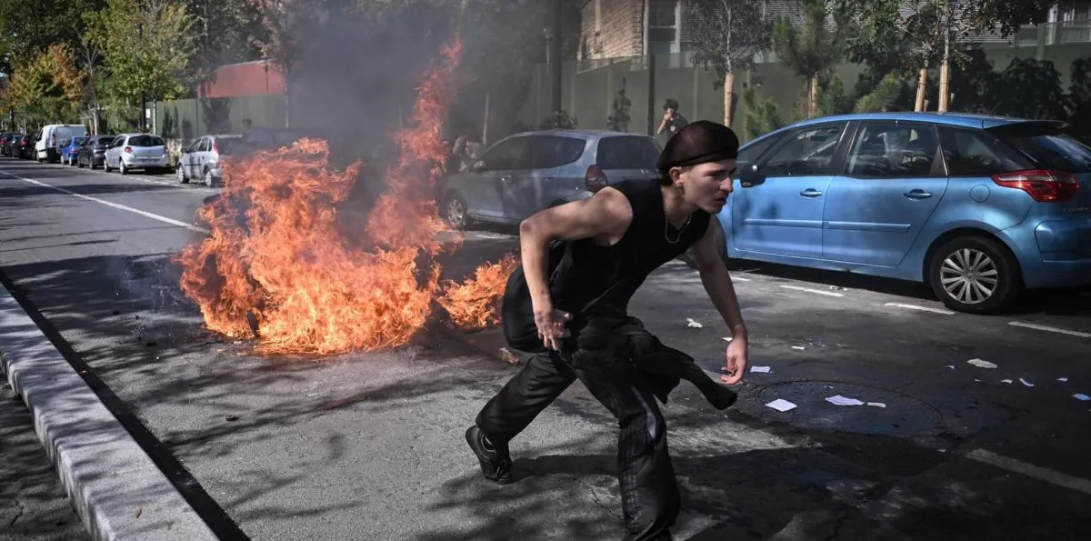 Francia: protestas estudiantiles contra el ajuste fiscal provocan el cierre de más de 400 escuelas y cerca de 2.000 detenidos