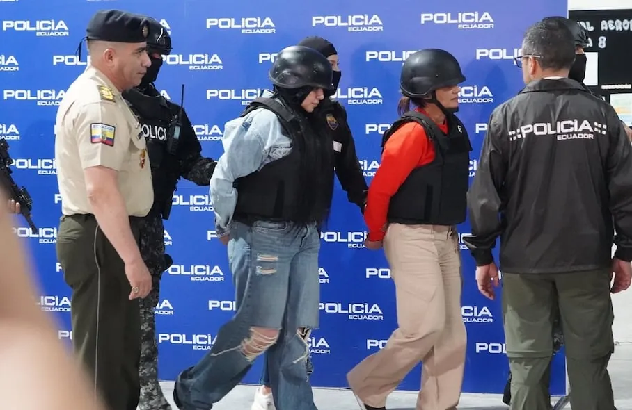 Así fue el arribo de la esposa e hija de ‘Fito’ a Ecuador luego de su expulsión de Colombia