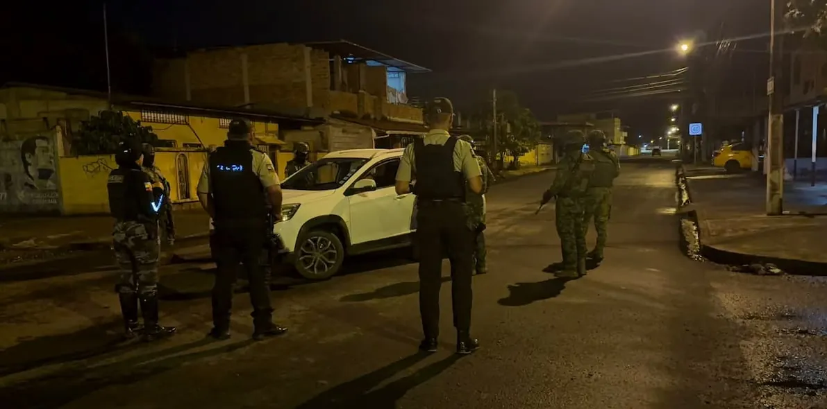 Policías y militares realizan operativos e intervenciones en jornada 12 de toque de queda en Ecuador