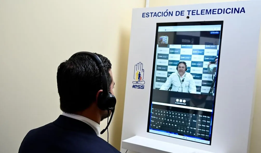 IESS busca descongestionar las salas de emergencia de sus hospitales con estaciones de telemedicina