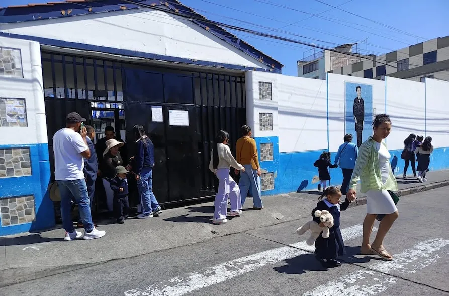 Ley para prevenir el reclutamiento de menores: GAD deberán establecer ‘perímetros sagrados’ fuera de las escuelas y cumplir con otras obligaciones