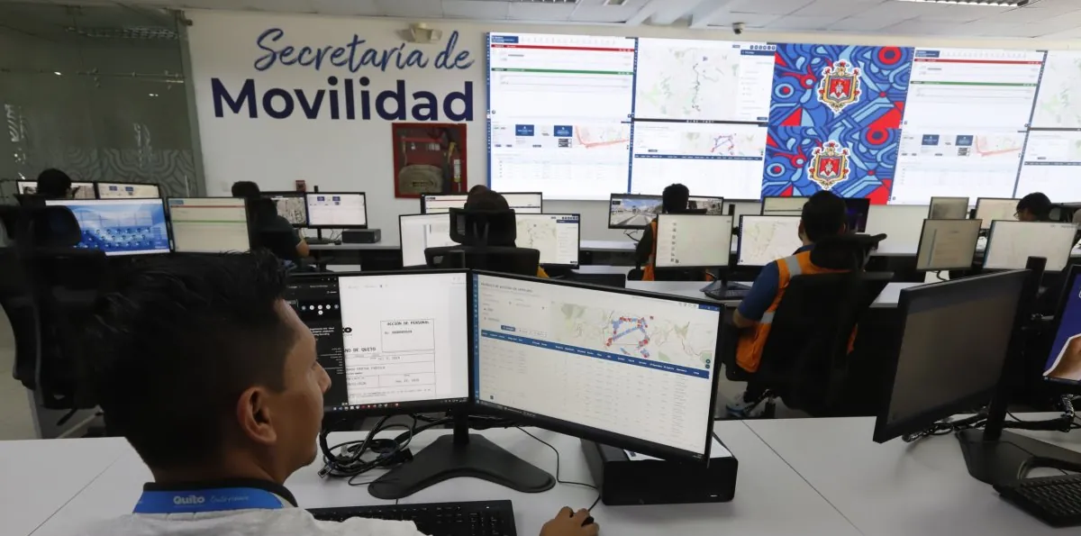 Buses de Quito tendrán 8 meses para instalar tecnología: ¿Qué pasa si no cumplen?
