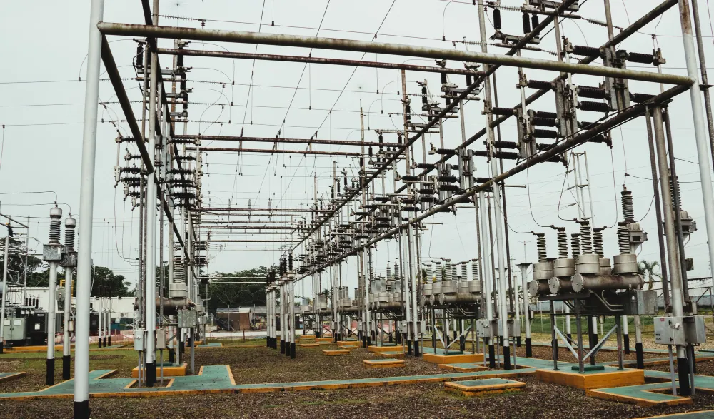 Noboa advierte que desconectará a grandes empresas que no tengan autogeneración eléctrica