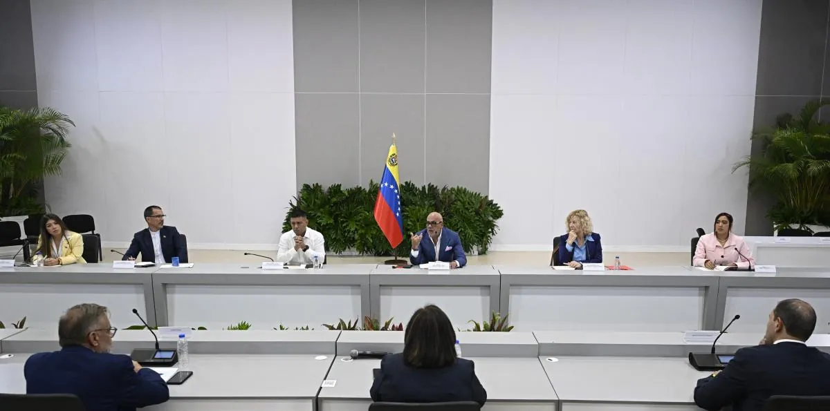 El Gobierno y la oposición antichavista de Venezuela continúan el diálogo por la transición