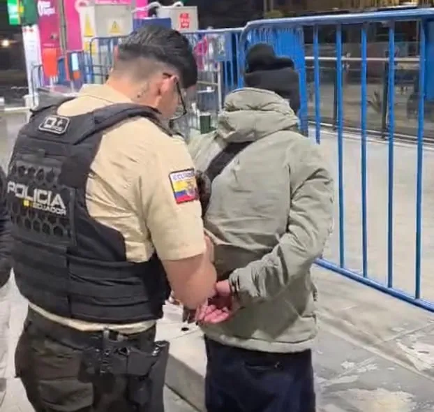 Sujeto que rompió validadora del Trolebús en Quito fue detenido y será denunciado