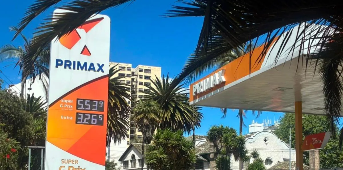 Precios de las gasolinas Extra, Ecopaís y del diésel bajarán USD 0,04, anuncia el presidente Daniel Noboa