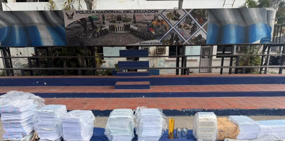 5.000 documentos falsos de revisión vehicular de seis ciudades fueron incautados en Guayaquil