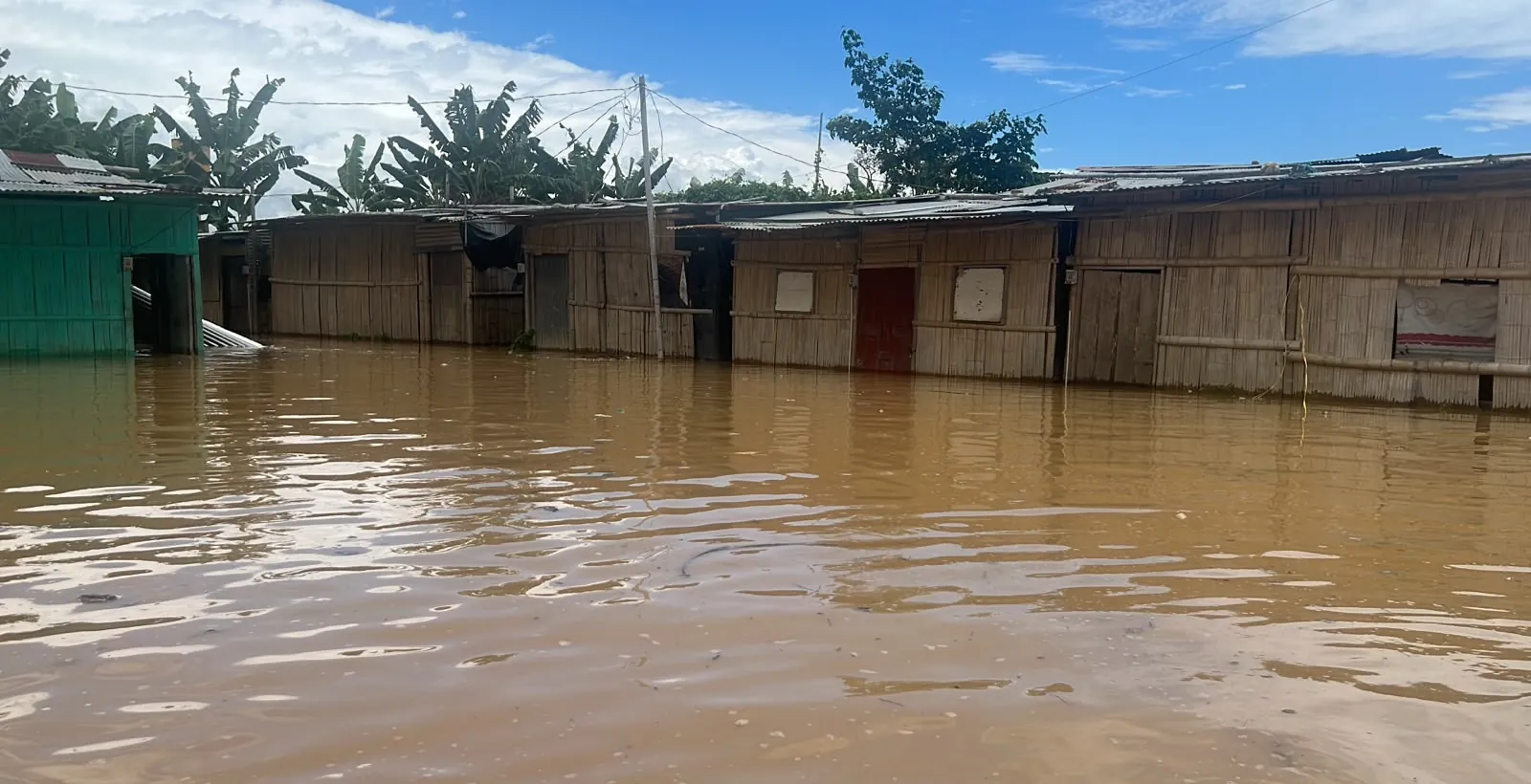 Seis ríos se desbordan por intensas lluvias en Ecuador