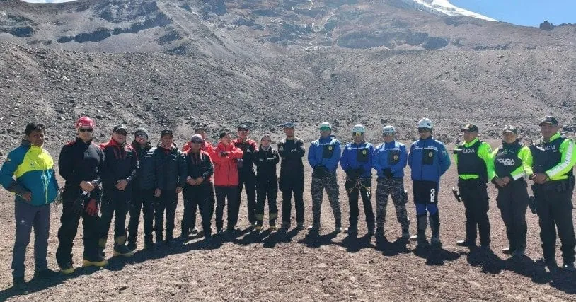 Rescatan a turista de 24 años extraviado a 5.600 metros de altura en el Chimborazo