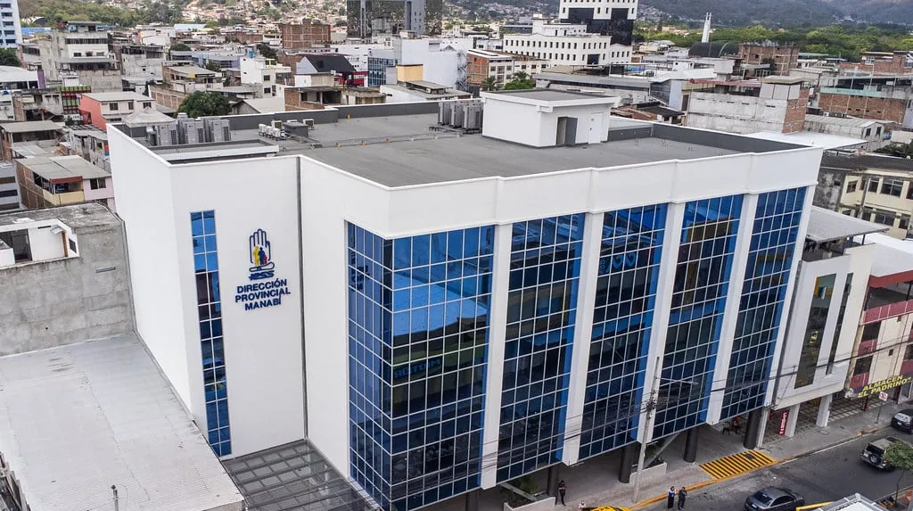 Daniel Noboa inaugura el nuevo edificio del IESS en Portoviejo tras una década de espera