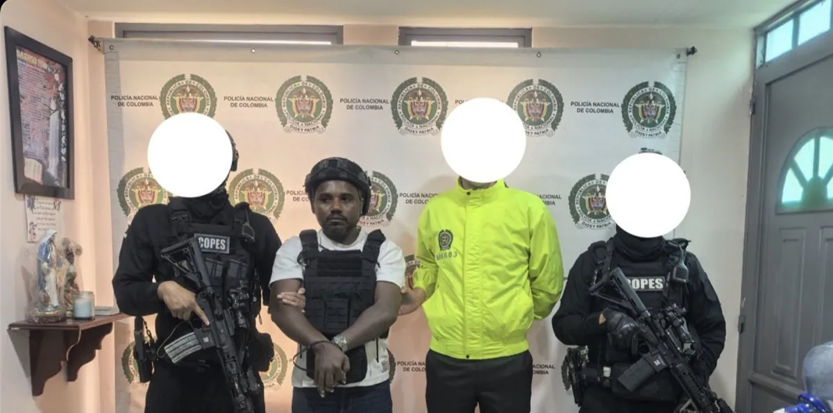 Alias Comandante 7 es trasladado a Ecuador tras su captura en Colombia