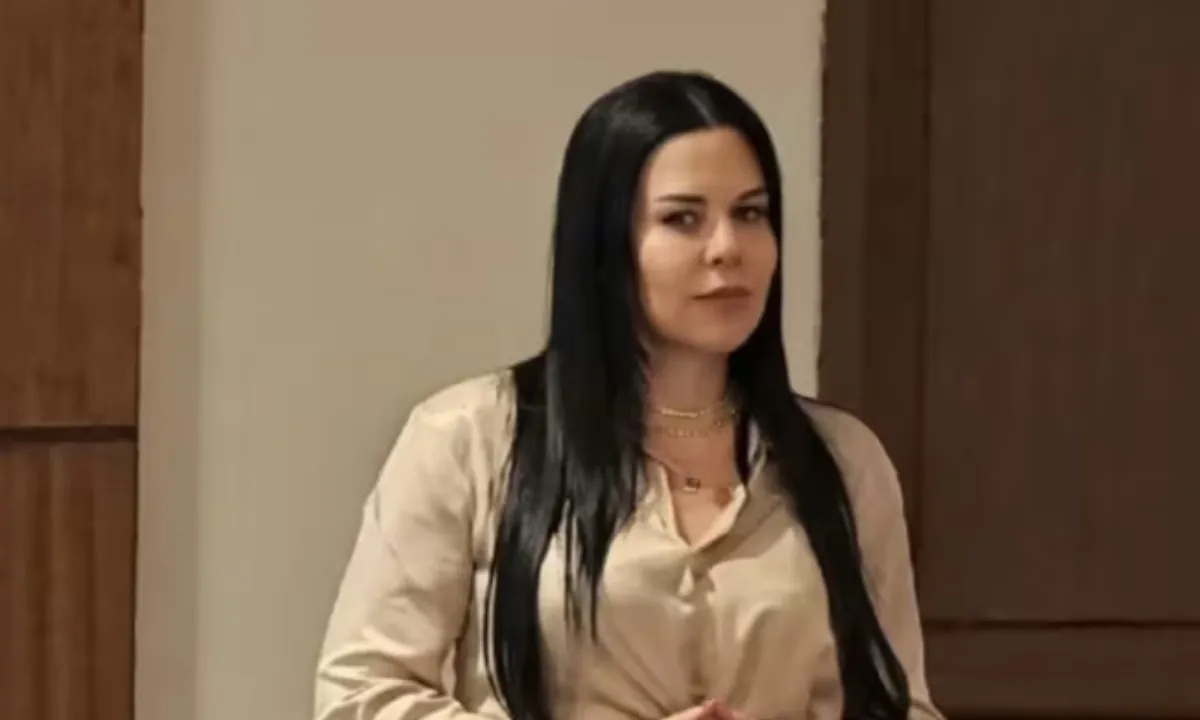 Karla Saud responde por el caso Progen y plantea una pregunta sobre el dinero