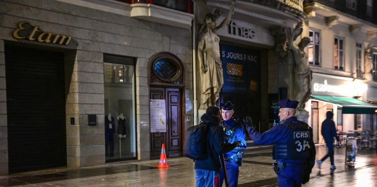 Francia ejecuta toques de queda en cuatro ciudades tras saqueos a más de 3.000 comercios
