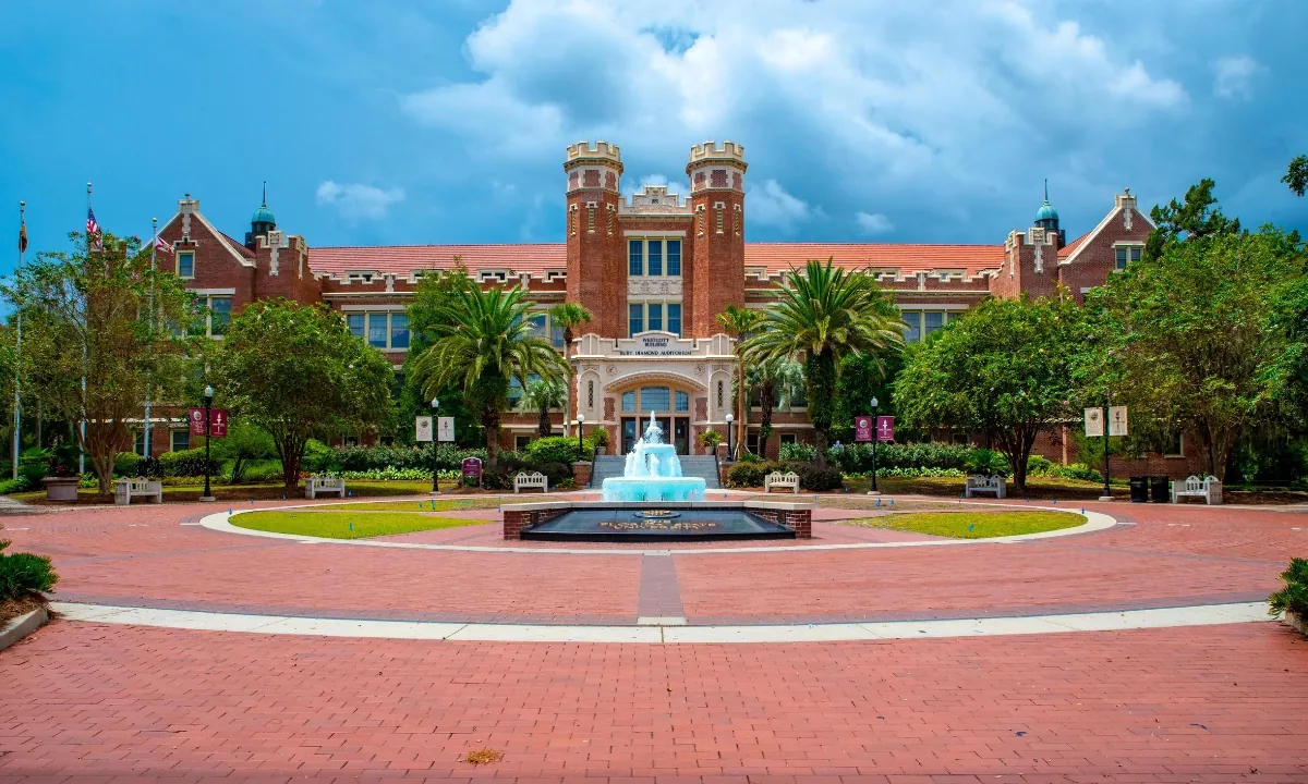 Florida aprueba veto a estudiantes indocumentados en sus universidades públicas