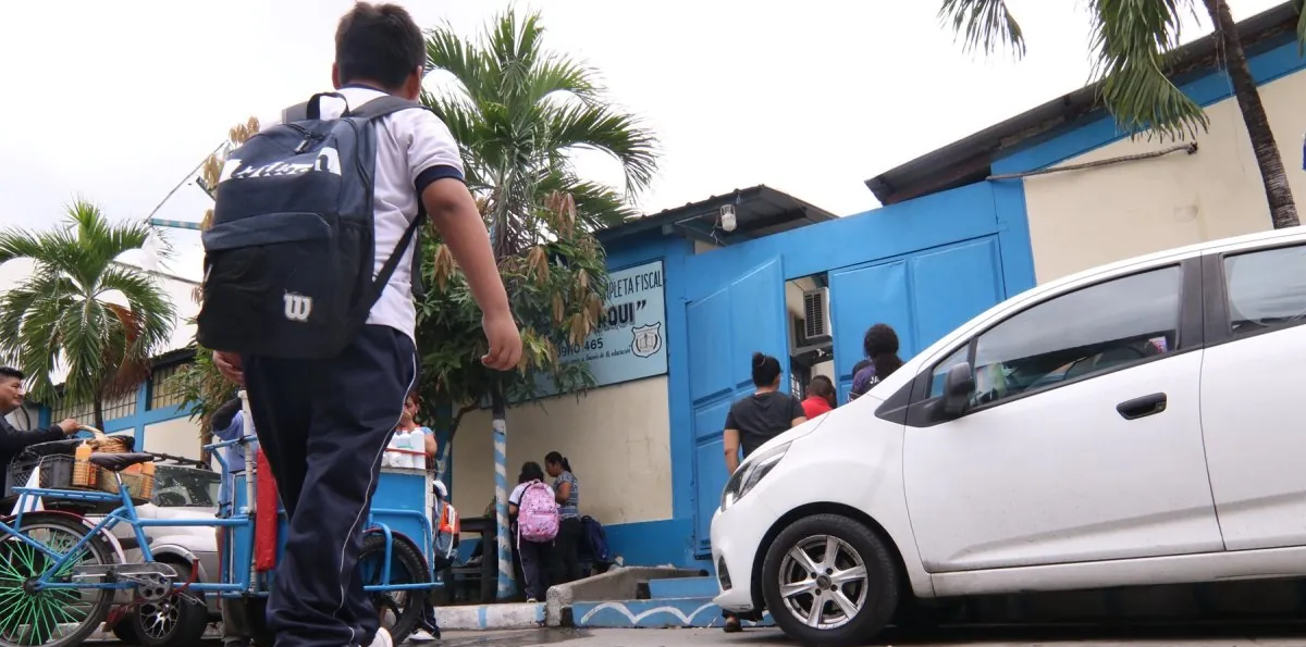 Un estudiante resultó herido tras recibir un disparo en su escuela en Guayaquil