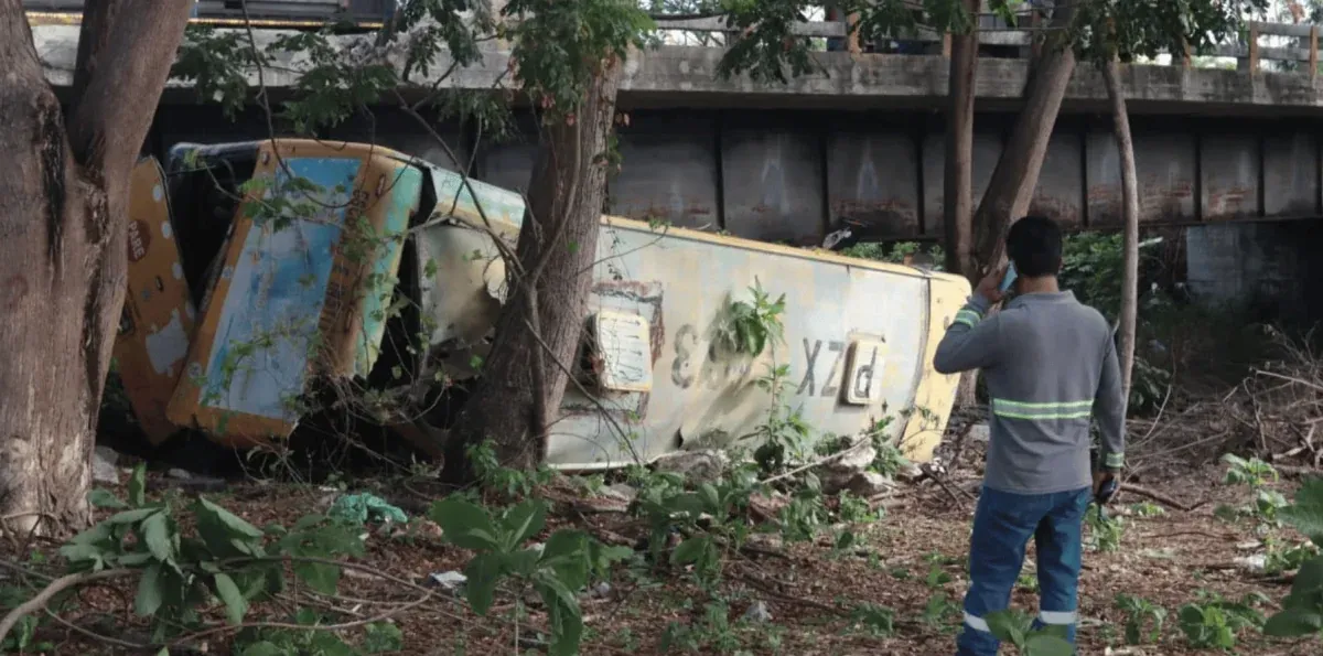 Grave accidente de tránsito en la vía a La Costa: bus llevaba cerca de 30 pasajeros