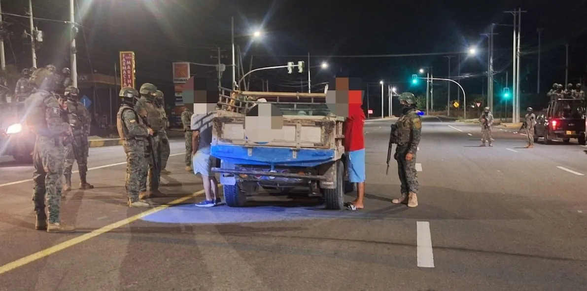 Primer día de toque de queda en Manabí deja ocho detenidos durante controles nocturnos