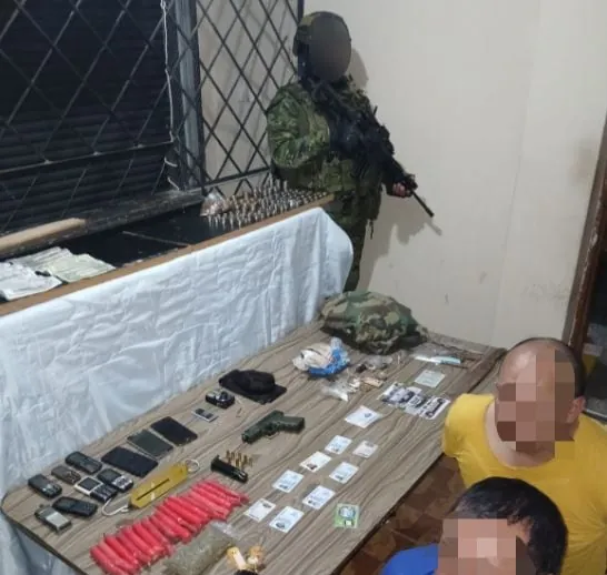 Dos ciudadanos fueron aprehendidos con explosivos, armas y droga en el Comité del Pueblo, Quito