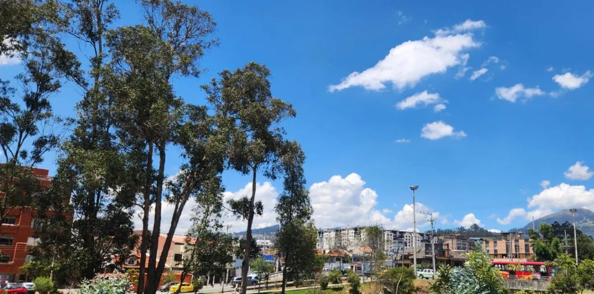 Quito tendrá chubascos y Guayaquil lluvias de variable intensidad este 14 de octubre, según el Inamhi