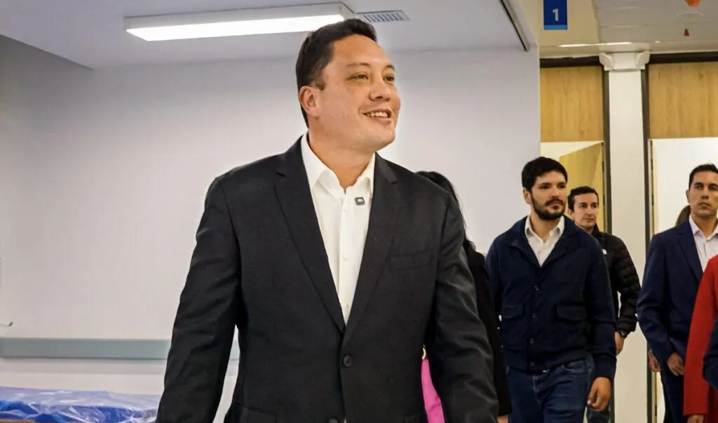 Gobierno de Ecuador gestiona alerta roja de Interpol para el alcalde de Cuenca, Cristian Zamora
