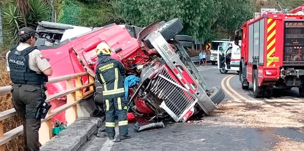 Una persona fallecida deja accidente de tránsito en el puente de Guachalá, vía Quito-Cayambe