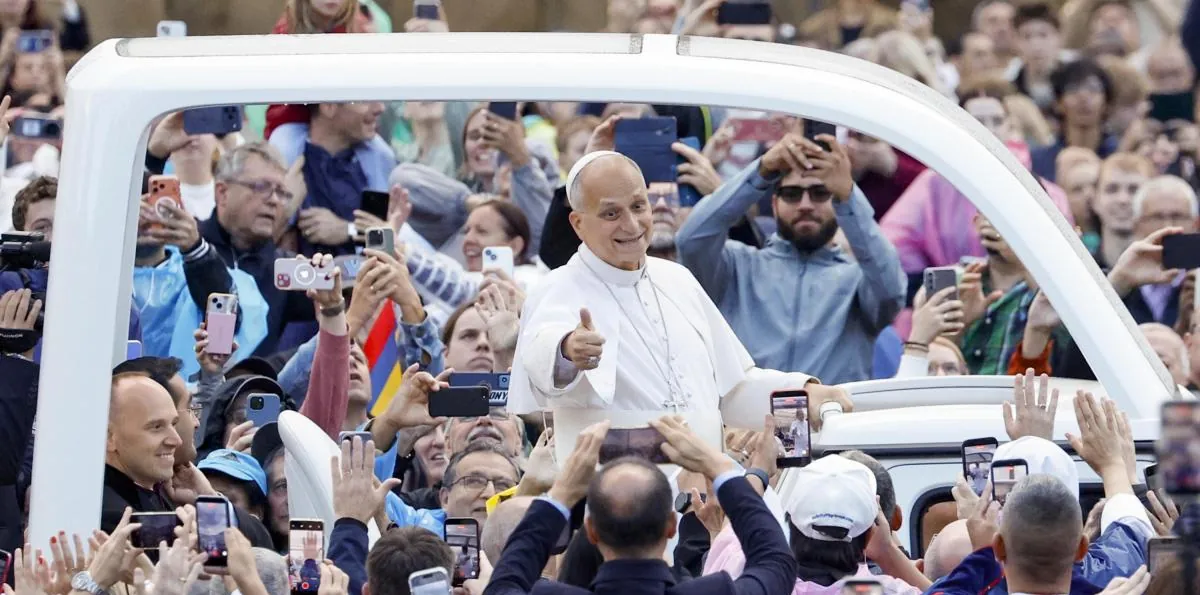 "Gracias por vuestras oraciones": entre aplausos y bendiciones, el papa León XIV retoma sus actividades