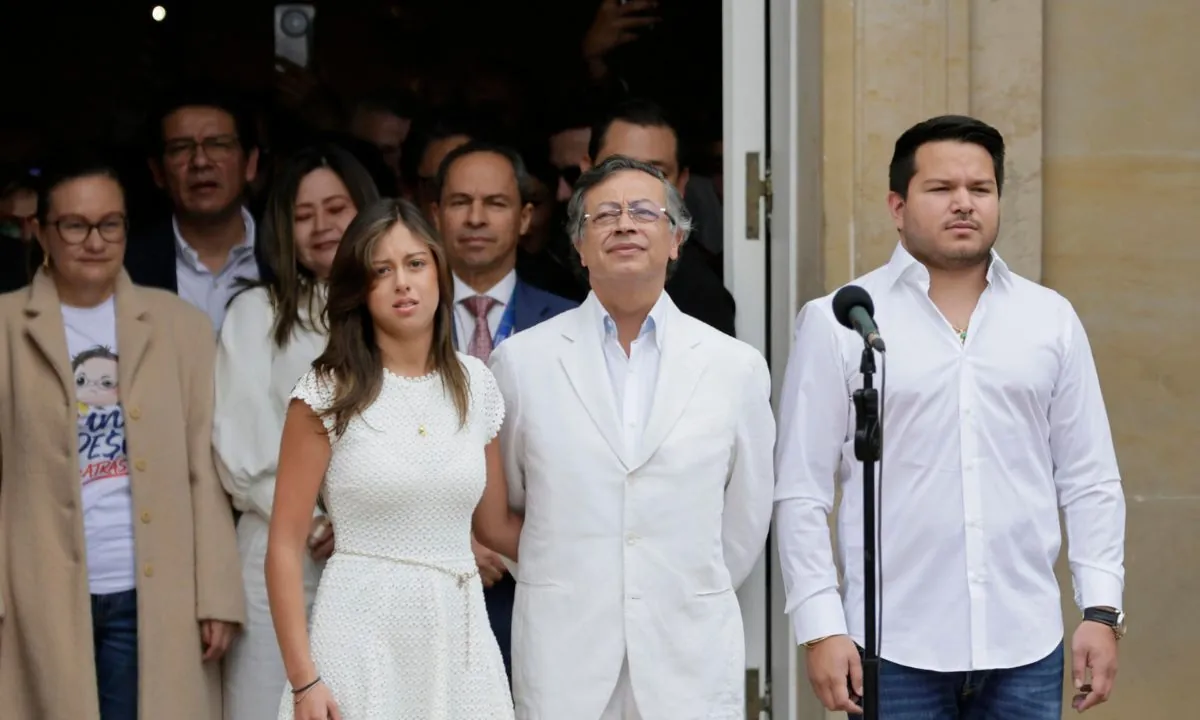 Gustavo Petro solicita permiso para salir de Colombia un año