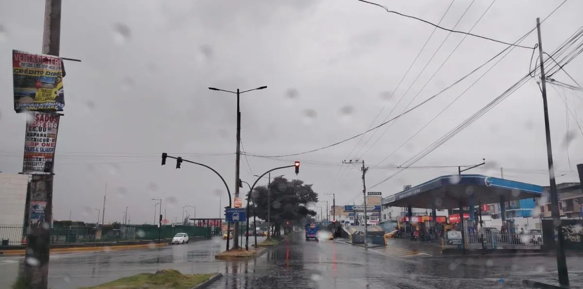Lluvias en Quito: desbordamiento de quebrada provoca evacuación de una escuela en el sur de la ciudad
