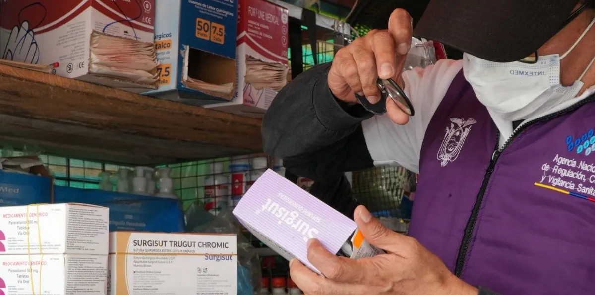 Más de 7.600 medicamentos irregulares fueron hallados afuera del hospital Monte Sinaí