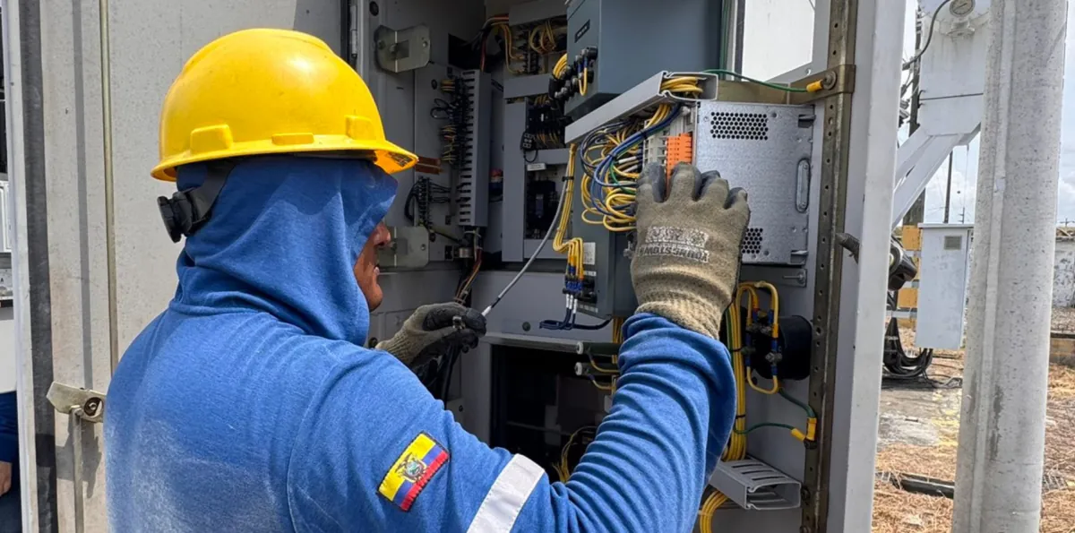 CNEL restablece la energía en recintos de Daule y Santa Lucía, tras incendio en Subestación América