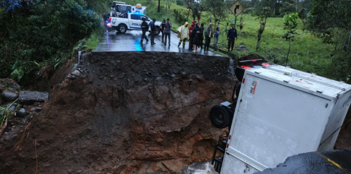 Vía San Bernabé-Los Bancos cerrada: rutas alternas tras el socavón
