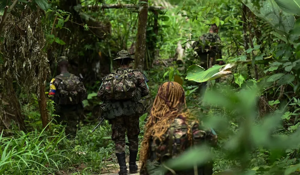 Guerrillas colombianas reclutan menores por redes sociales, según HRW