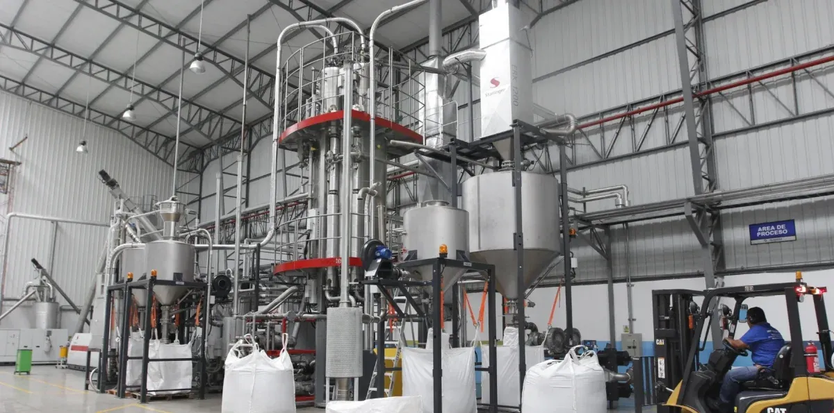 La desconexión industrial en Ecuador incrementa a tres días por semana en medio de crisis energética