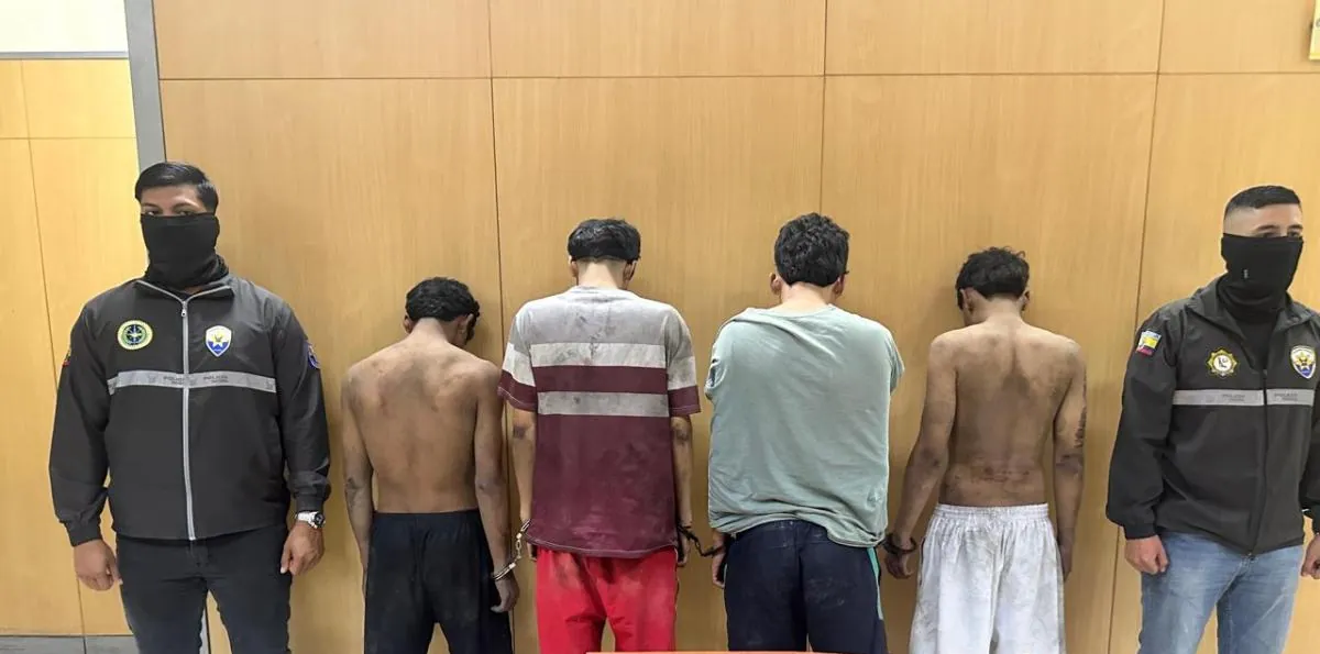 Policía libera a conductor secuestrado y captura a cuatro presuntos miembros de los Chone Killers en Durán