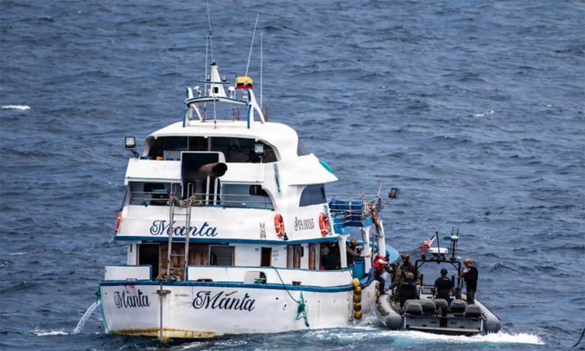 Marines de Estados Unidos revelan fotos de barcos de Ecuador antes de ser bombardeados